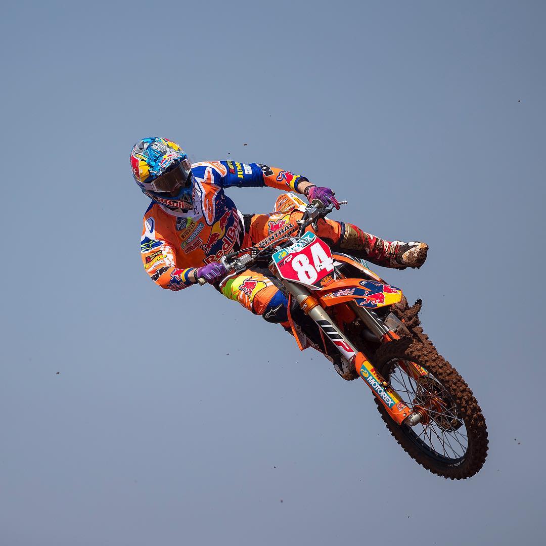 vmx_id's tweet photo. @JHerlings84 menang di semua @mxgp of Indonesia / Asia 2018, Pangkal Pinang & Semarang ๐๐๐ฎ๐ฉ
See you next battle ๐ MXGP 2019 !! #mxgpindonesia #MXGPAsia
#vmxid #VMX #mxgp #alpinestars #alpinestarsrider #mxgp2018 #mxgppangkalpinang #MXGPSemarang #mx2 #motocross https://t.co/Exsh9tLzsL