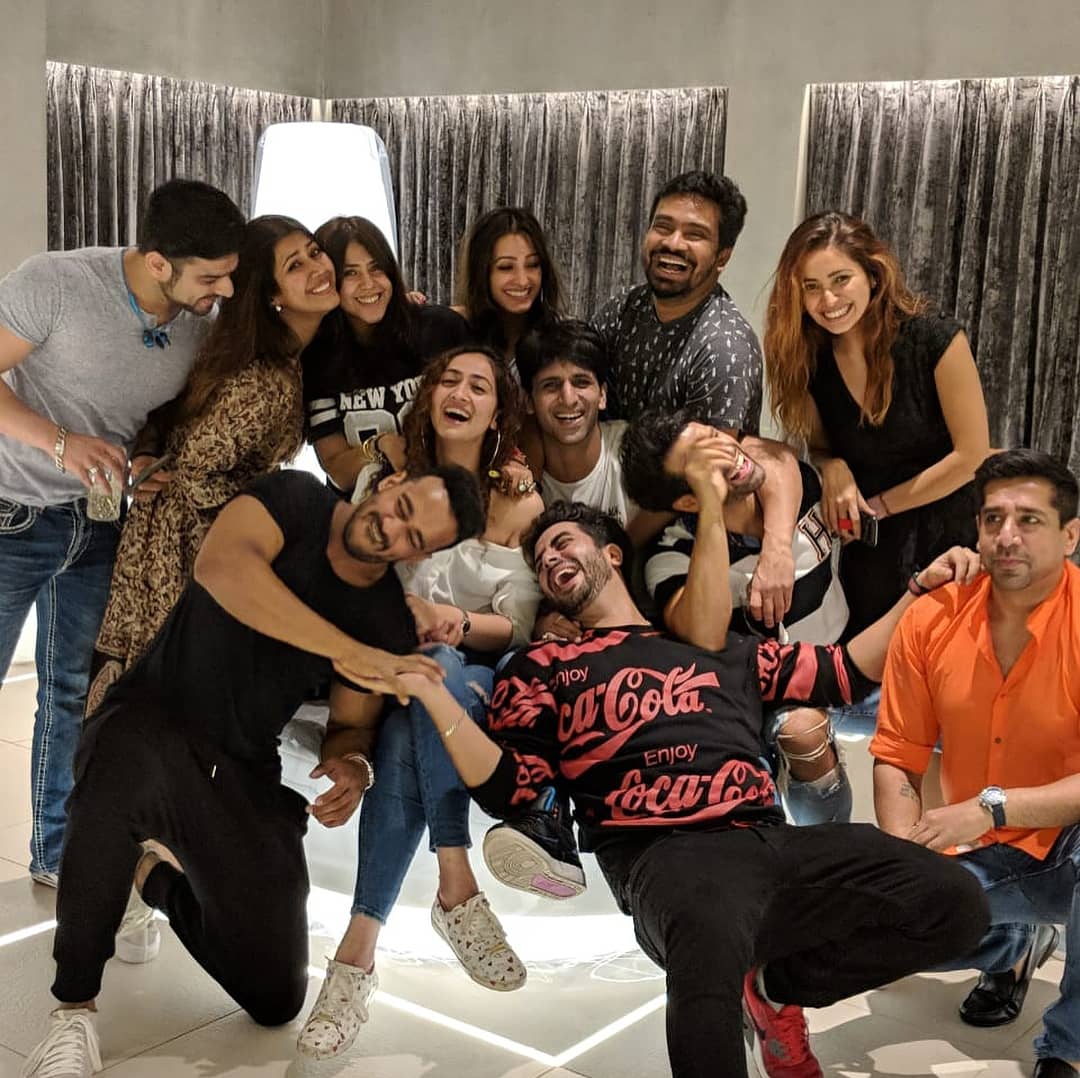 AshvikRithAsha's tweet photo. @TheKaranPatel post " #SundayNightDoneRight .... with #FriendsWhoAreFamily .... about #LastNight ...! #FriendswhoMakeLifeWothLivingb" @rithvik_RD
@AshaNegi7
https://t.co/KfUZiBM1p8 https://t.co/3WTfKlbW6h