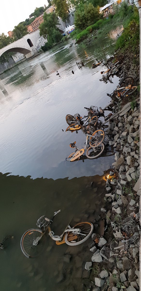 Hey <a href="/oBikeIT/">oBike Italia</a> , you dropped something