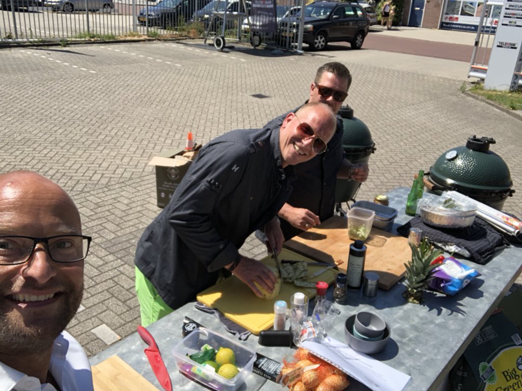 1e plaatst <a href="/TomCoronel/">Tom Coronel</a> ‘s #bbq #kampioenschap <a href="/Barbequeshop/">Barbecueshop</a> <a href="/BigGreenEgg/">Big Green Egg</a> 
👍💪🤘🎉🍸🍸
RT = congratulations 😜💪