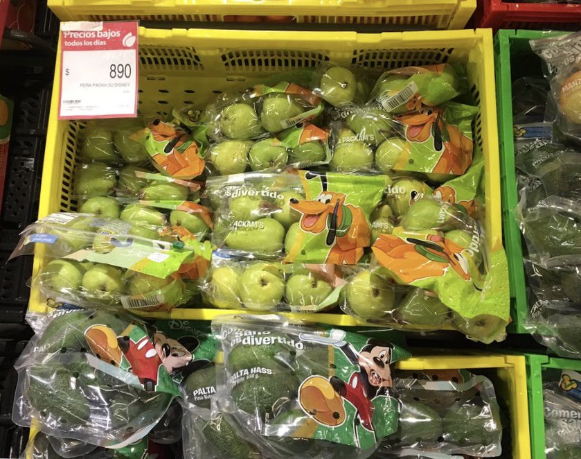 SinAzucarOrg's tweet photo. El mundo al revés:
En Chile se promociona la fruta con personales de Disney. 

https://t.co/ouVcOPIXJe https://t.co/240FyAFGmi