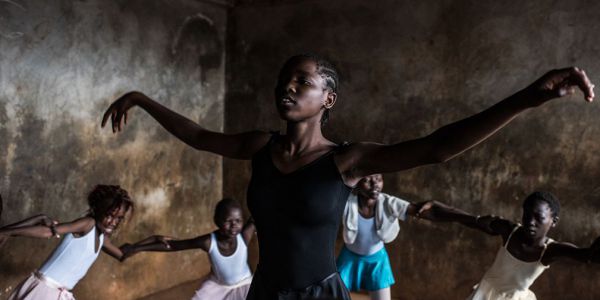 bembelly's tweet photo. «#SlumBallet», l’école de #danse #classique des bidonvilles de #Nairobi .. https://t.co/yRjGXttLii via @GeopolisFTV https://t.co/ptS5xfMnbg