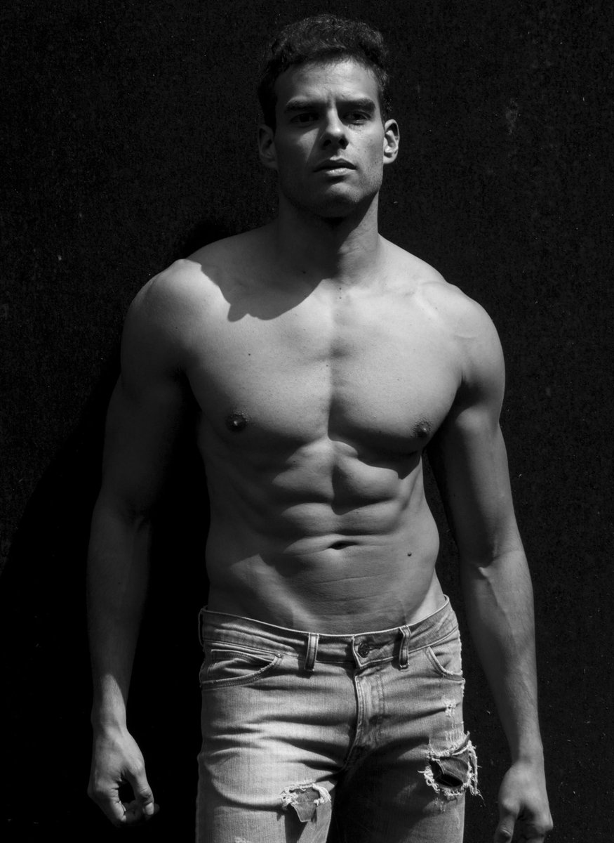 Diego_de_Tovar's tweet photo. Shadows ... #sun #effects #indark #male #physic #photo #photography @PAVELANTON https://t.co/40qzf3q8XD