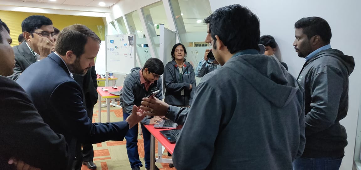 CognizantEvents's tweet photo. Watch ideas come to https://t.co/msihs0SfUr a part of #Makersession at @Cognizant #SalesforceDay https://t.co/PJE3Ti9iKl