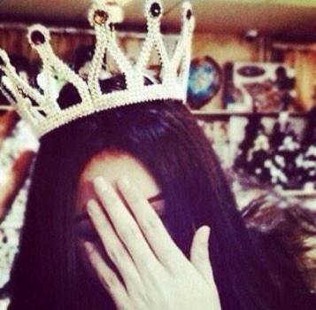 °°∫بوح ؤيـﻥ ٲٳﻟـمـحبيـﻥ^_*~√

   آنتي الأميرهہ ة والعذارى لك جنود'♡'
  ، غصبن عن الطآبور يضرب لك تحيهہ✋