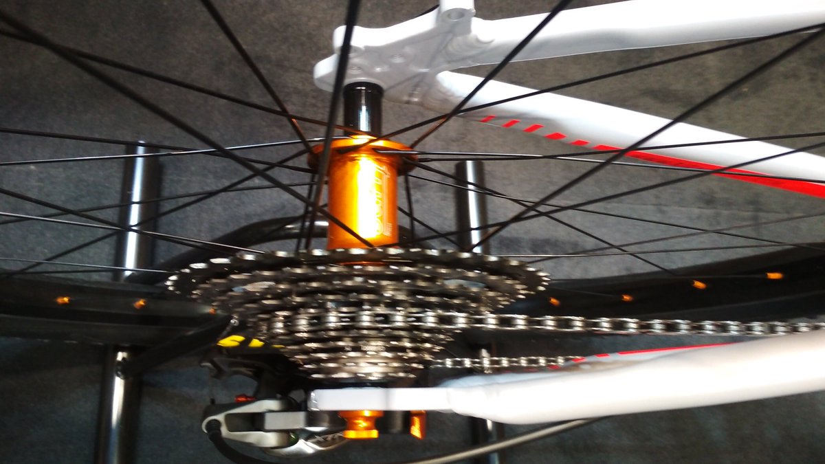 Kinderradfinder's tweet photo. #eightshot ist der Aufbruch von #puky in den Bereich sportlicher #Kinderfahrräder 💪🚴👍
#EurobikeShow #Showbike mit Parts von #tune #kcnc und @ShimanoMTB #XTR 😮
Wird es auch als Rahmenset geben. Aber leider wohl nicht mit der hier gezeigten Lackierung. https://t.co/WJbNGYwcaS