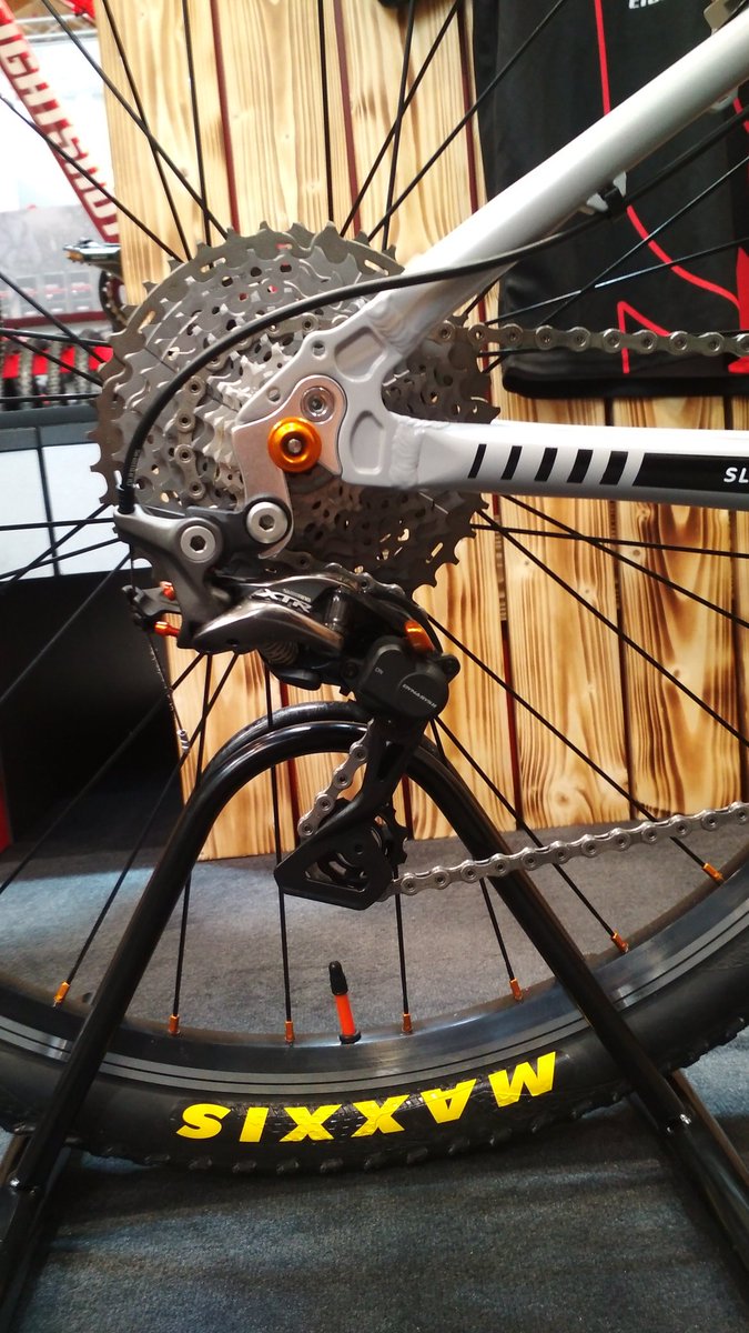 Kinderradfinder's tweet photo. #eightshot ist der Aufbruch von #puky in den Bereich sportlicher #Kinderfahrräder 💪🚴👍
#EurobikeShow #Showbike mit Parts von #tune #kcnc und @ShimanoMTB #XTR 😮
Wird es auch als Rahmenset geben. Aber leider wohl nicht mit der hier gezeigten Lackierung. https://t.co/WJbNGYwcaS