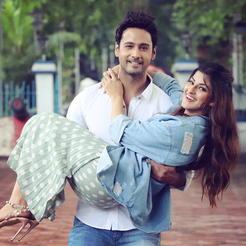 kakalisarkar10's tweet photo. Love is in d air 👇😍❤..
@Yash_Dasgupta @YashhD_FC @sanjbee #Fidaa 13th July 😍😍 https://t.co/xmCRHFCYkk