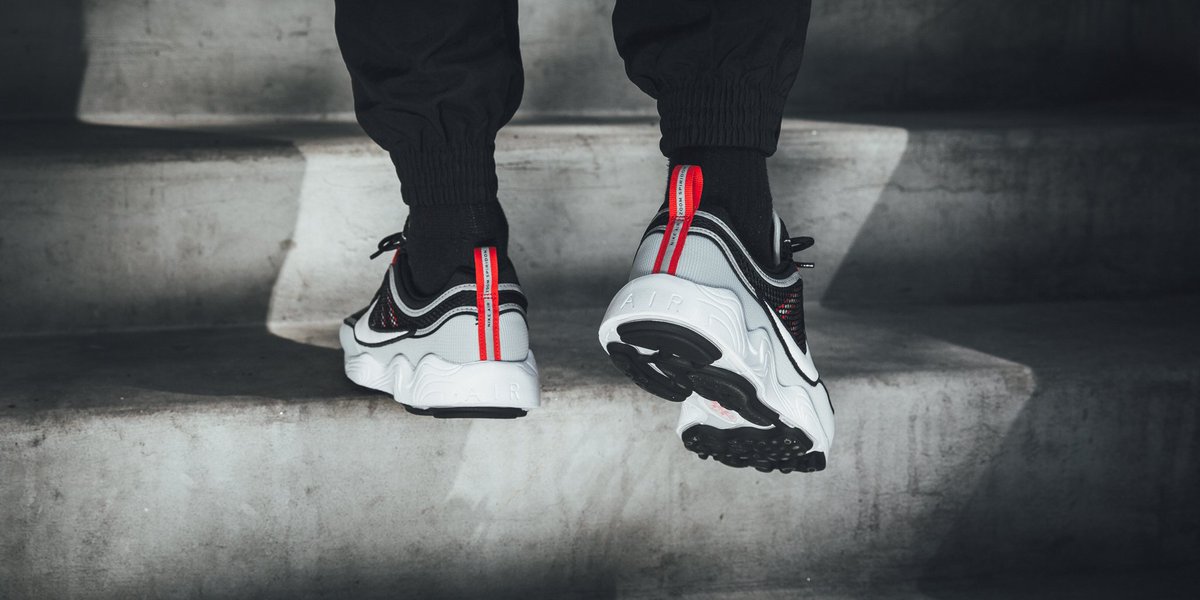 nike spiridon black and white