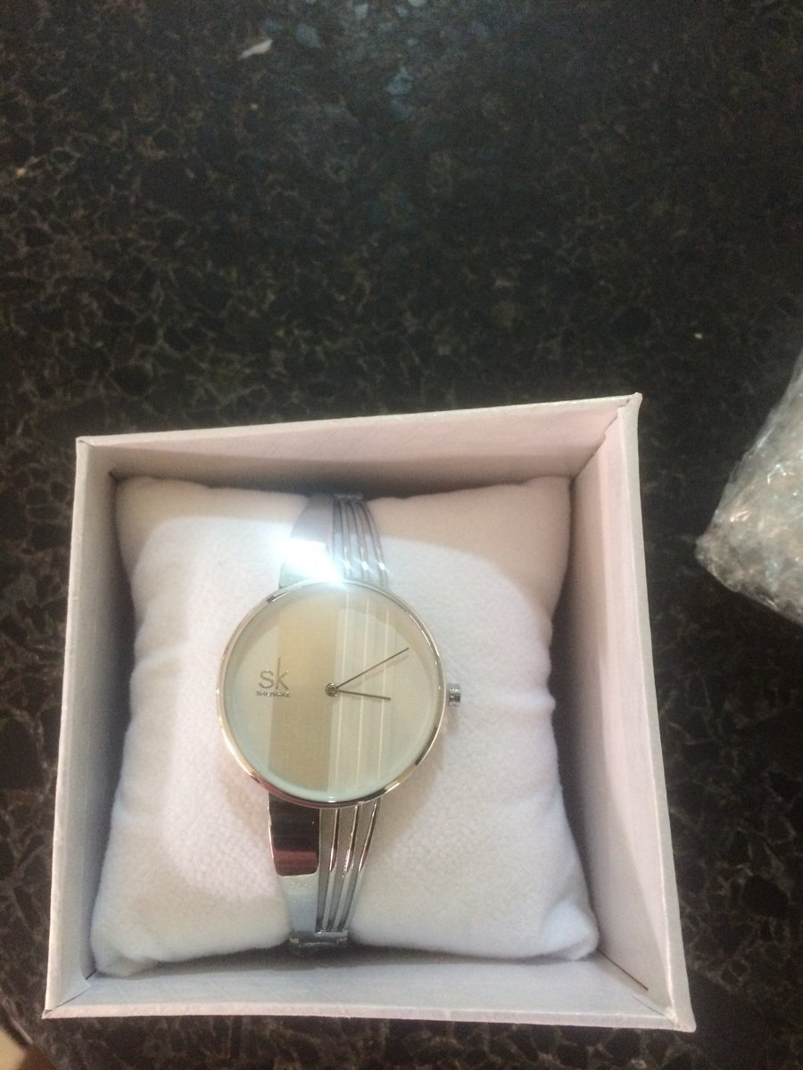 CollectionsAce's tweet photo. SHENGKE TOP Brand Women Watch Fashion Charm Bracelet Women Watches for Lady Jewelry Clock Quartz Women Relojes Mujer 2018 New.
Price: 13,000
Available in silver 
#c♠️
#collectionsace. https://t.co/j0jXn3RAEe
