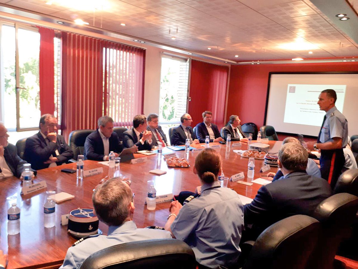 GDarmanin's tweet photo. Je suis ce matin en déplacement à Dunkerque auprès de la @douane_france. J’ai demandé à ses agents de se préparer à tous les scénarios du #Brexit. Arrivée à la BSI de Dunkerque qui me présente les enjeux sur les axes trans-Manche du littoral. https://t.co/XeKtOv96Wg