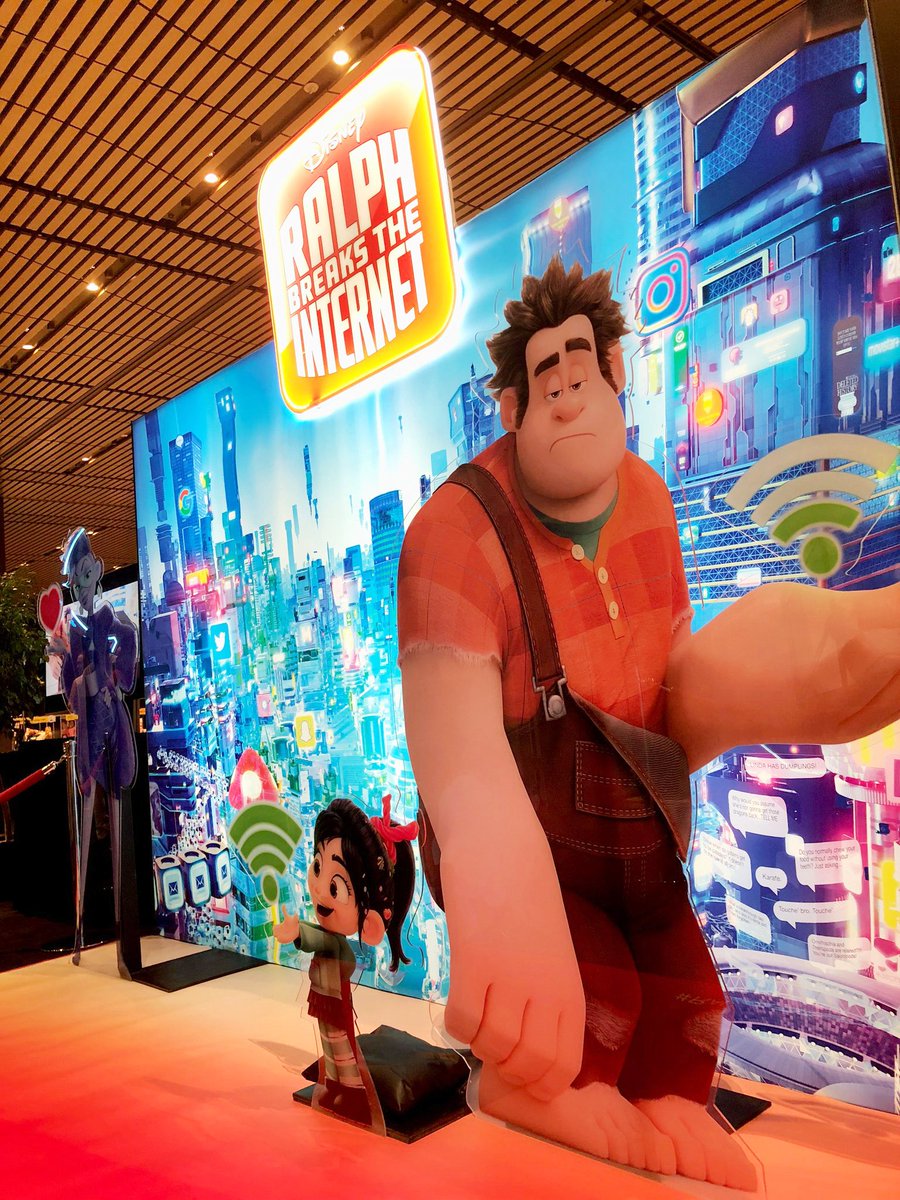 LePrinceKido's tweet photo. Quelques photos du stand de Ralph 2.0 au festival Essence de la Nouvelle-Orléans avec Yesss, Vaneloppe et Ralph.
Source page officielle de Wreck-it Ralph.
#RalphBreaksTheInternet #Ralph2 #WreckitRalph2 #Vaneloppe #Yesss #Disney https://t.co/7kC61lzyuv