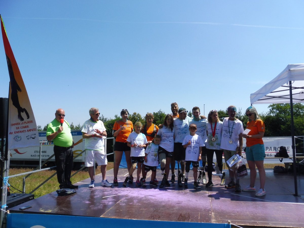 nchuzeville's tweet photo. Quand #Vauxrenard s'anime pour une belle cause! #solidarité
Première édition #colormalame réussie avec une super marraine @mariealefur
Quelque soit l'age, quelque soit ses "jambes", tous ont donné pour que les enfants bénéficient de lames pour simplement courir #entraide https://t.co/tcVR0ZRg4k
