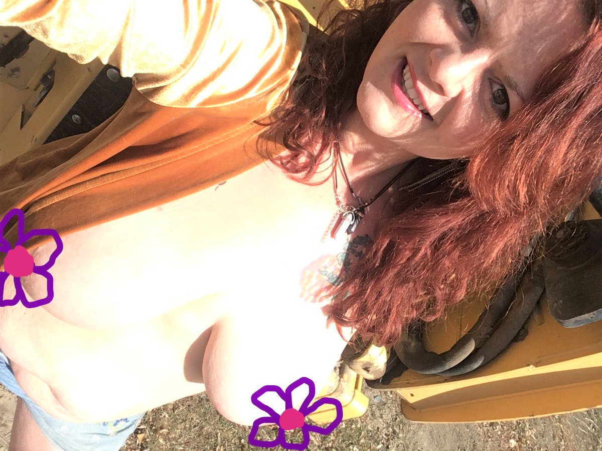 1CurvyRedHead's tweet photo. Love The Skin you're in.
https://t.co/58YgyFylzG 
#newcontentup #curvemodel #artmodel 
#toplessmodel #NaturalBeauty #redhairedmodel #pawg
#hippie  #naturelover #nakedinthewoods #boudoirinspiration https://t.co/BpO3jiuz7e