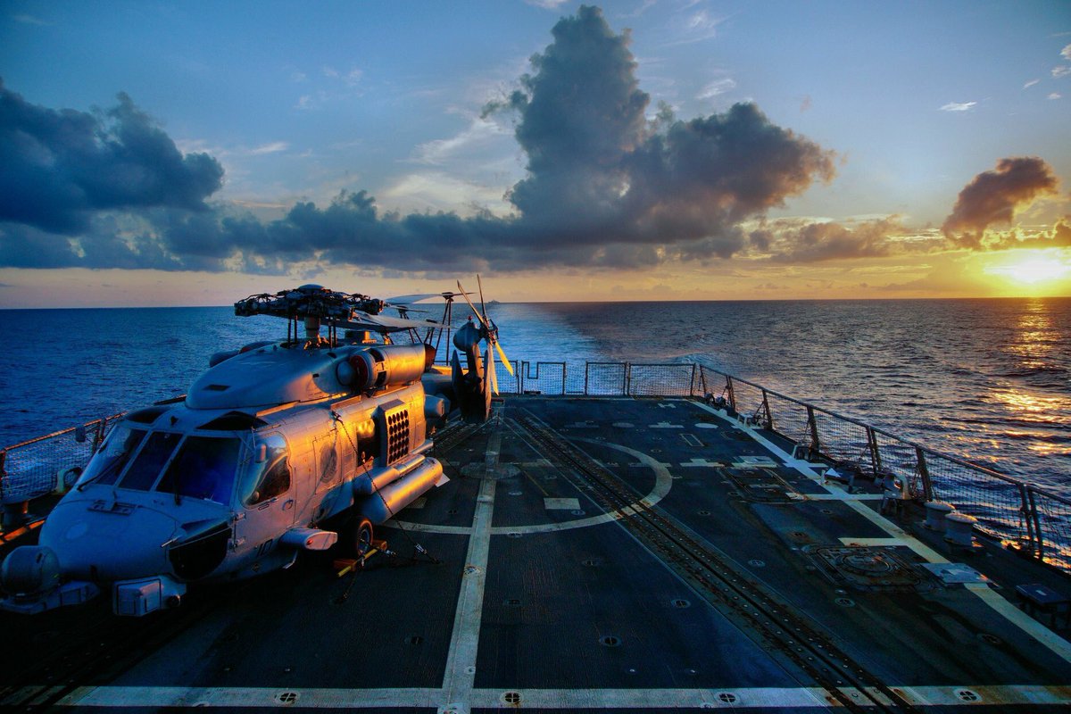 Musashi_fiveone's tweet photo. #ReadyProfessionals from Detachment One, a.k.a the "Flat-Earth Researchers," captured some awesome photos this week. Which one is your favorite? 
#FDNF #flynavy #mh60r https://t.co/HwATXNsIcQ