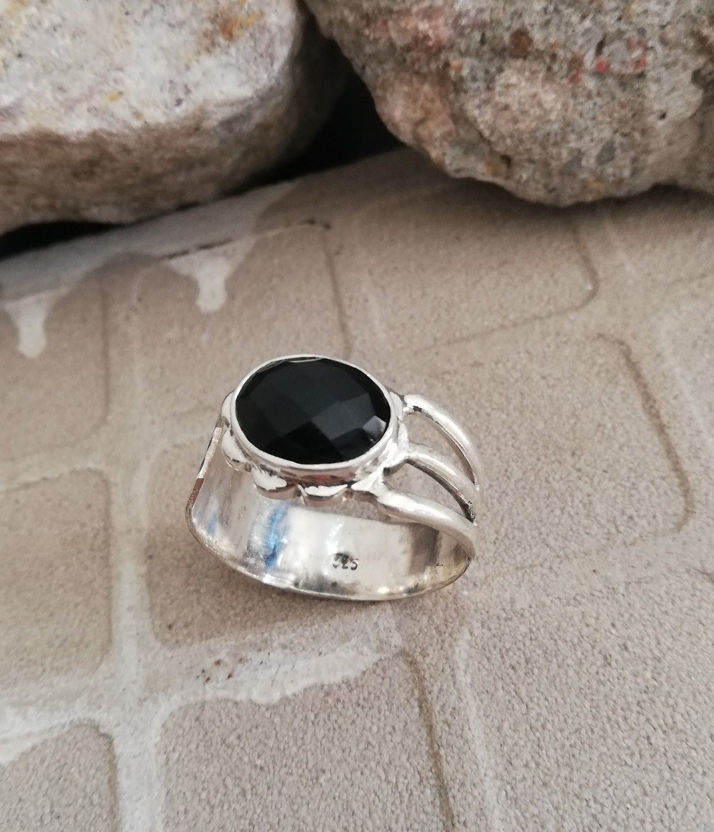 craft_midas's tweet photo. Black Onyx Gemstone 925 Sterling Silver Ring
Buy at
https://t.co/Hllstgte3w
#blackonyxring #925sterlingsilverring #daintyring #wowring #Delicatering #Amazingring #Organicring #silverring #exclusivering #modernring #Stylerring #handmadering https://t.co/gURTAZo8aa