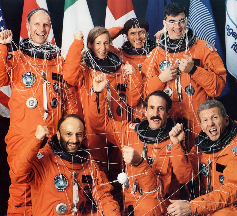 People_Of_Space's tweet photo. ..a tethered crew for the tethered satellite! :-))
#sts46 #atlantis #1992 https://t.co/TzNGyPPkjC