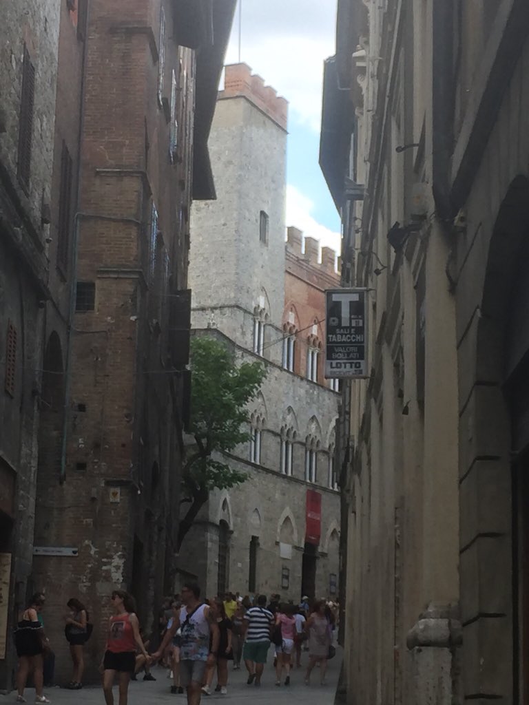 HamsAbroad's tweet photo. We have visited a lot of old, spectacular towns, and perhaps weren’t expecting too much of Siena but wow, what a place. The best piazza in Italy? Maybe! #Italy #Siena #Tuscany https://t.co/EYGgOF5Rh5