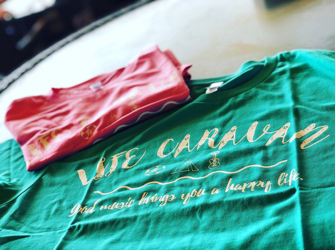 alohapalooza's tweet photo. 今回も遊んだっすね宮さん🍻
また近々👍
夫婦にLIFE CARAVAN Tシャツありがとうございました🙏

#miyatakehiro #ukulele #lifecaravan #asia #japan #fukuoka https://t.co/e6YS9XKNBw