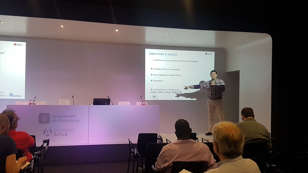 iopendatabcn's tweet photo. ☀️📉 Estiu #OpenData  📊☀️ @aabella explica "la administración pública abre datos para que las empresas puedan generar valor económico. Si no se pueden utilizar para uso económico, no son datos abiertos" #business #empresas #pymes https://t.co/2RQA8beiS5