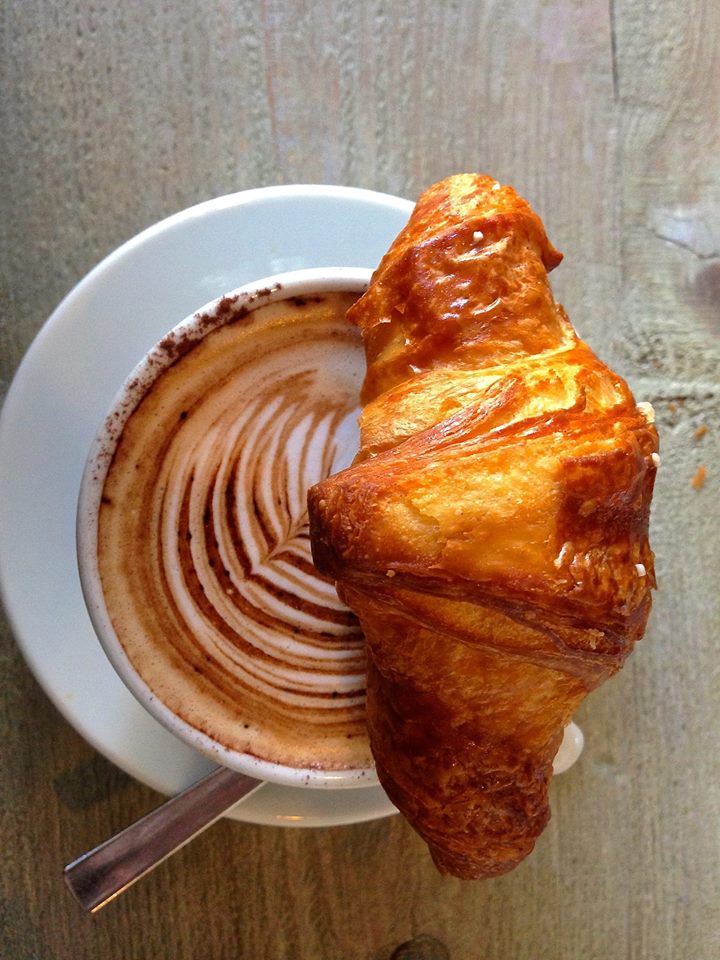 TheBestRent's tweet photo. 🥐☕ Il lunedì è subito #caffè, prepariamoci ad una lunga settimana! Questa settimana vi consigliamo @dedansbar: per una colazione dolce o salata. Voi cosa preferite? 🥐☕
#thebestcoffee https://t.co/504VsXEnaV