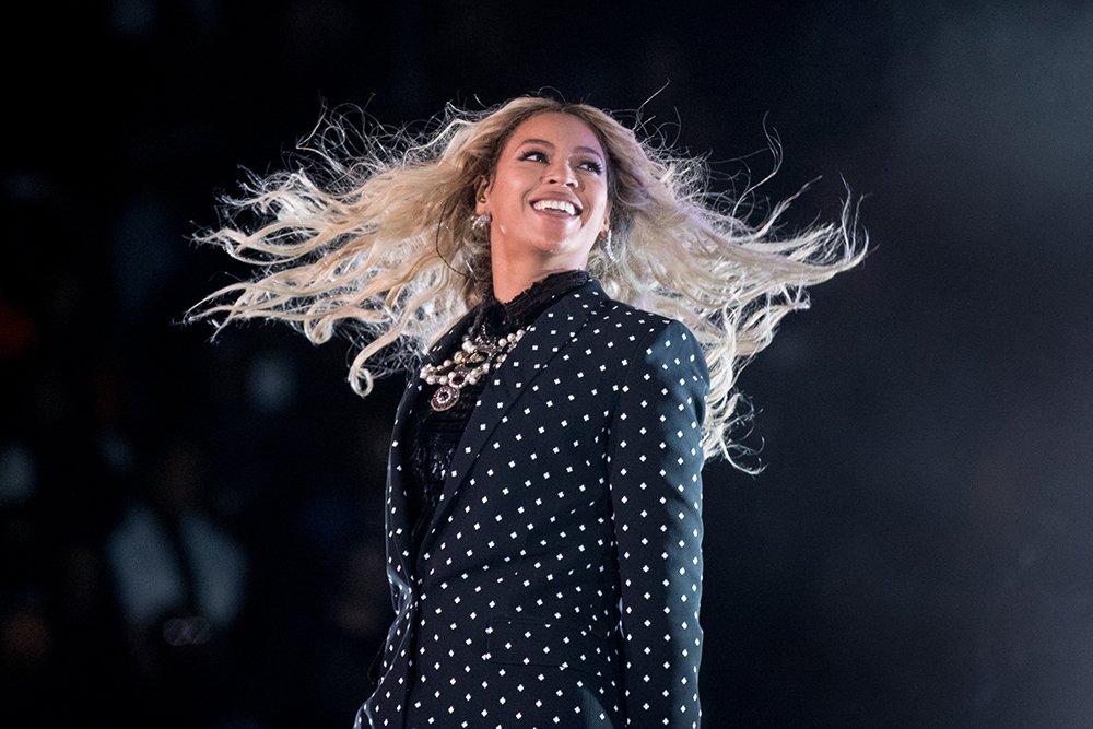 News24's tweet image. CONFIRMED: Beyoncé, Jay-Z, Usher, and Oprah headed to SA for Global Citizen Festival | @Channel24 

ow.ly/VJuO30kRk3t