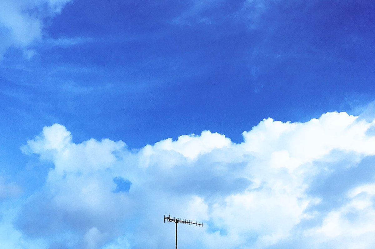 ナゲキイカ 空がすごい綺麗でした 夏空