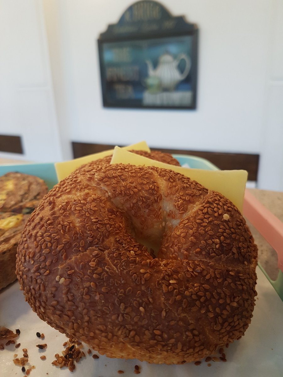 VenetoCafe's tweet photo. #cafeveneto #simit #bagel #afiyetolsun https://t.co/wqlXhlJIa9