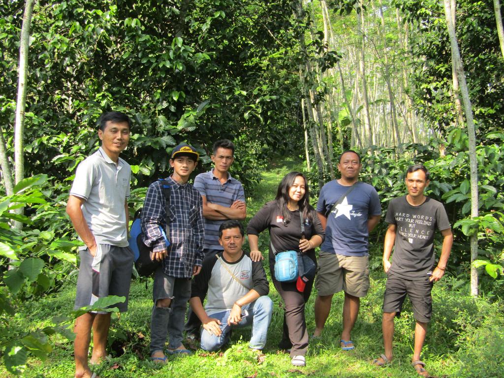 ParaPerintis's tweet photo. #piknikopi dapat meningkatkan daya tahan tubuh, rasa gembira seimbang dan menimbulkan ketagihan. #rubekopicipeuteuy #catatanpiknikopi #2019gantikopi #mantrikebun #terminalbenih https://t.co/s0vsTVjn5H