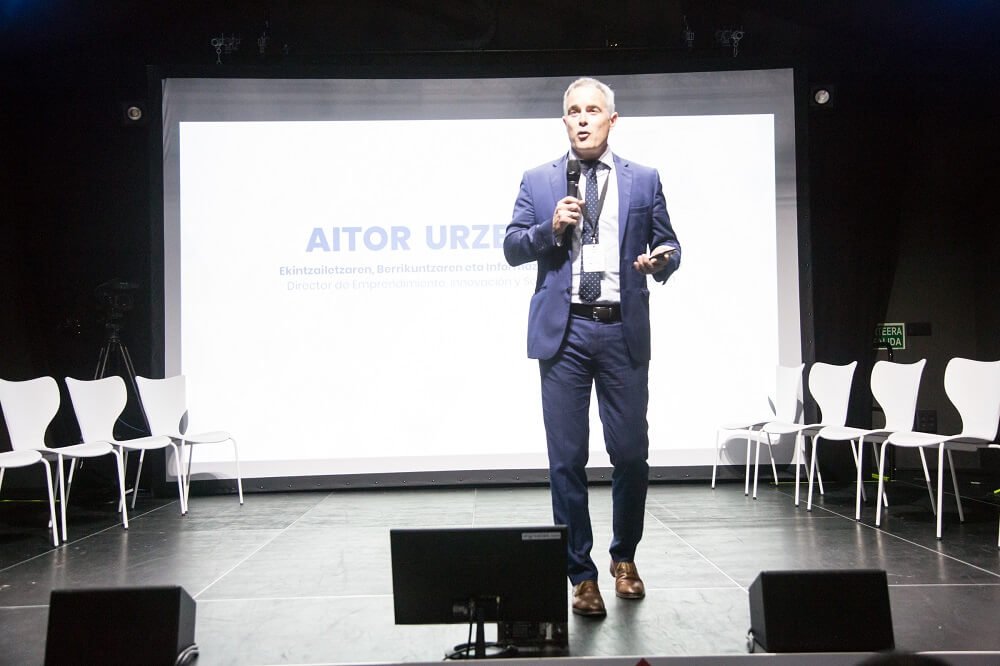 grupospri's tweet photo. .@aurzelai   “ @bind40 es ya un ‘hub’ internacional de referencia industrial y tecnológico”  https://t.co/vryD5fplnm #grupospri #basqueindustry40 https://t.co/3tN8ilcViU