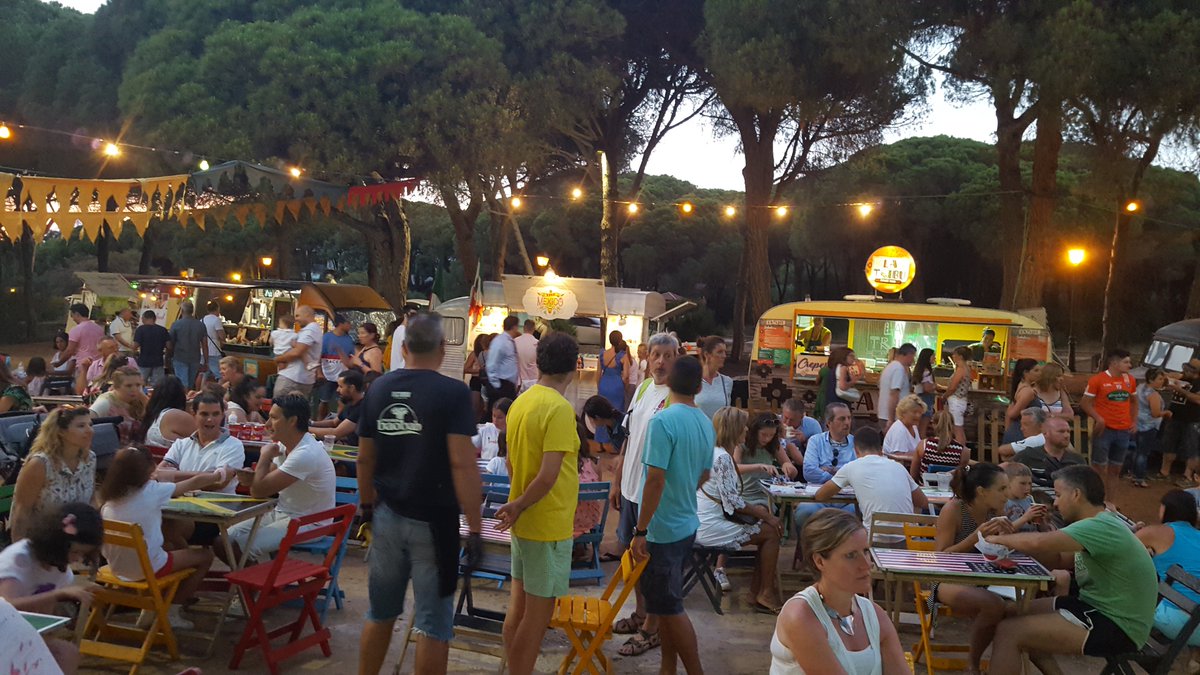 LasChapas's tweet photo. Gran éxito del Foodtruck Elviria. Gastronomía internacional y actuaciones muy aplaudidas.
@MARBELLATURISMO #Marbella https://t.co/kv5gZanTzG