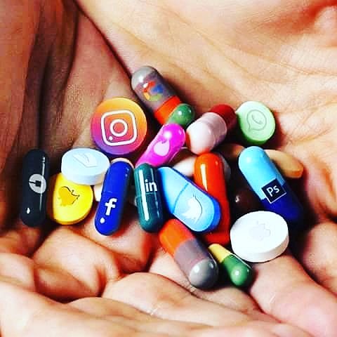 Sanstonz's tweet photo. Which medication of socials do you take daily? 
Well Digital skills has loads of opportunities to increase knowledge. Visit: https://t.co/KYXvkC6PmY 
Keep Learning. Keep Growing.  #Sanstonz #sanstonzbenincity #digitalskilltraining #digitalmarketing #socialmedia #Internet #web https://t.co/I1GQV8PoYm