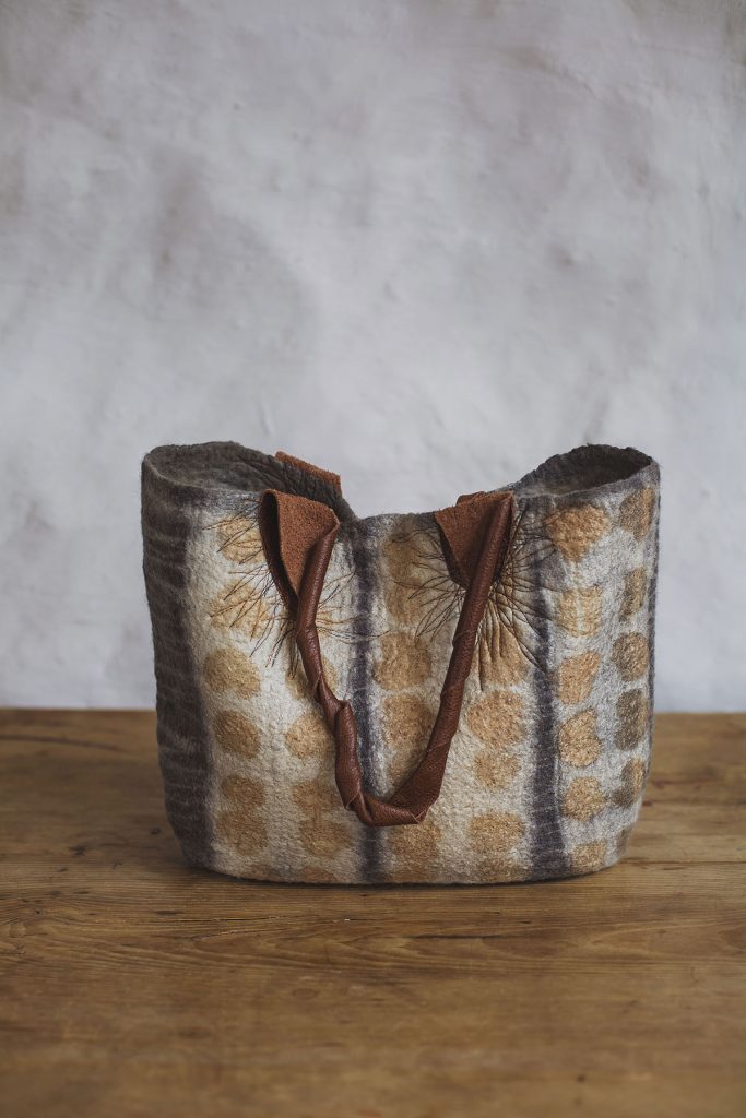 Spend a weekend #felting and #ecoprinting a beautiful and entirely unique @CambrianWool bag with @clairecawte. 🌸🌿👜 September 22nd & 23rd at the tranquil Ystrad Farm in the heart of the stunning Brechfa forest and mountains. 🐑🌲🌳 makeitinwales.co.uk/eco-print-felt… 👀 #Carmarthenshire