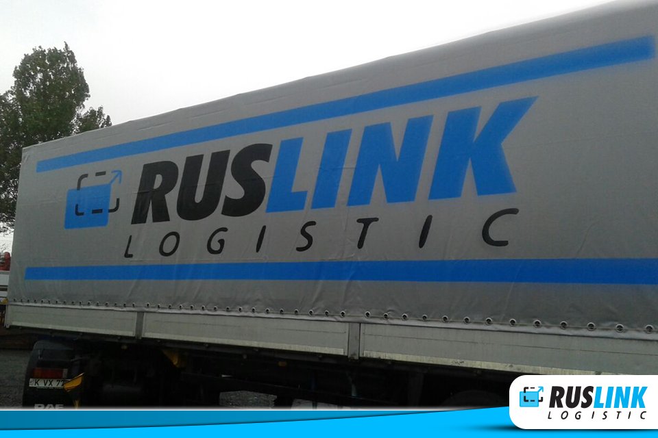 ruslinklogistic's tweet photo. Karayolu ile gönderim yapacaksanız TIR konteyner ölçülerini bilmeniz büyük önem taşıyor. Çünkü her #TIR tipi (Tenteli, Jumbo, Treylerli ve Normal Açık) farklı bir konteyner ölçüsüne sahip.
Ruslink Logistic TIR'larının #konteyner ölçülerini öğrenmek için: https://t.co/IZ1HW4zX26 https://t.co/KpJwk0xmXv