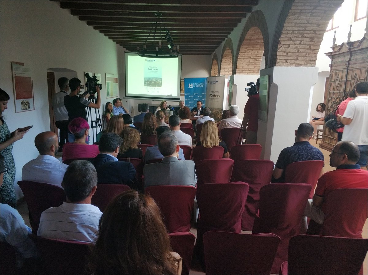 mancondado's tweet photo. La alcaldesa de Niebla, Laura Pichardo; el presidente de la @DipuHU, @_Caraballo_; y el consejero de @CulturaAND, Miguel Ángel Vázquez abren el seminario de lanzamiento del proyecto #Fortours, del programa #Interreg.
#Niebla #Poctep https://t.co/y2mPvsk26c