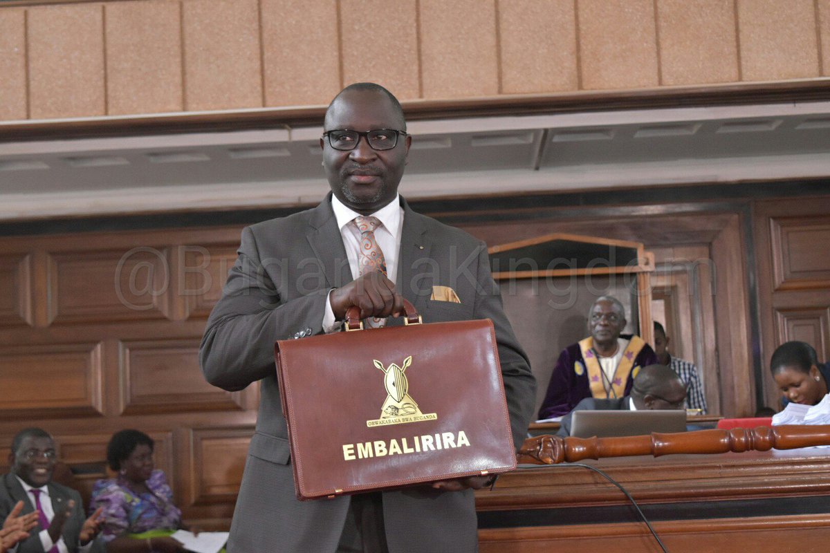 BugandaKingdom_'s tweet photo. #BUGbudget : Omuwanika wa Buganda Owek Robert Waggwa Nsibirwa aganba nti bagabye ebyapa mu nkola ya  kyapa mu ngalo ebisobye mu 300. #AmatikkiraJubireewo25 https://t.co/i4FLgmtpCh