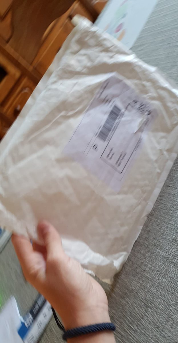 VWegsteen's tweet photo. @bpost_nl vandaag mijn abonnement ontvangen.. werd letterlijk in de bus geduwd.. met dit als resultaat https://t.co/CzV7eHMQUx