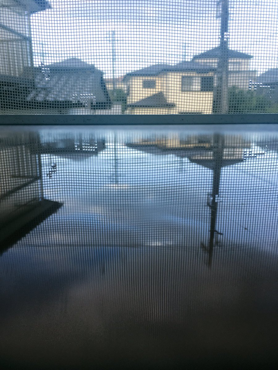 VpRrr0v0's tweet photo. 窓開けっぱで家の中に水たまりが出来てました。
#綺麗    #泣きたい https://t.co/QRvScZ8y2J