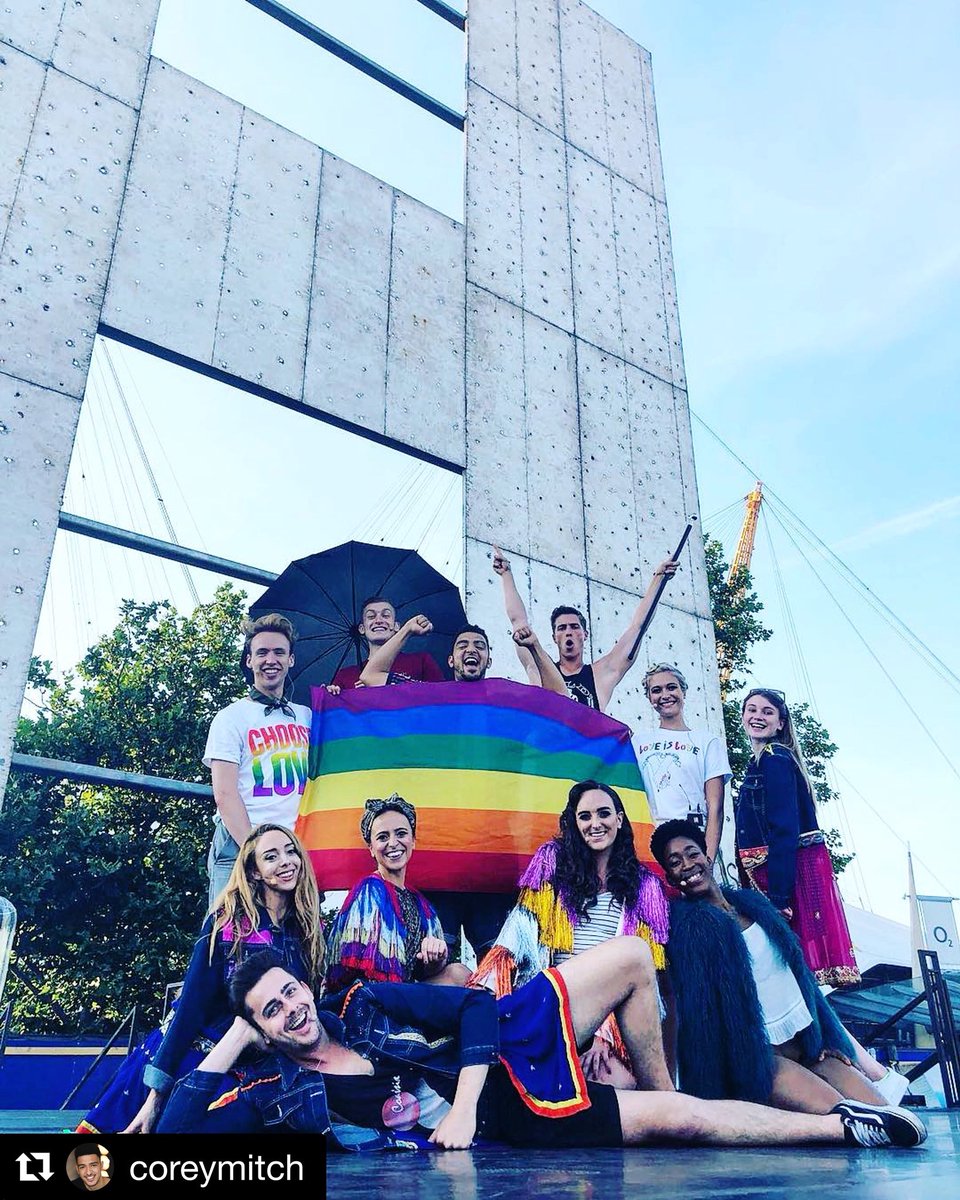 #Throwback to last weekend when the cast of Heart of Hollywood celebrated #pride with the rest of London. #LoveisLove ❤️🧡💛💚💙💜