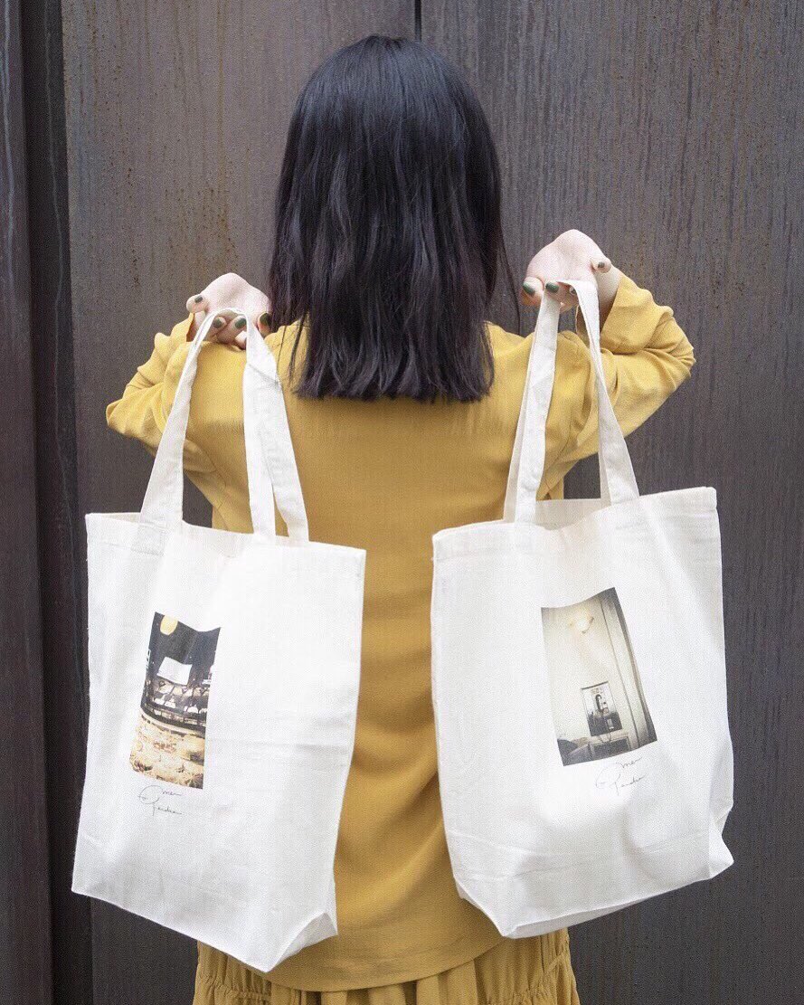 mememi_official's tweet photo. 〜mememi photo series〜

■ photo tote bag
全2種
¥3,240(taxin) 50%off→ ¥1,620(taxin)

<ONLINE STORE>
@supamo_tokyo
https://t.co/6LZbmw5s6S https://t.co/Tgzz0Ox2ku