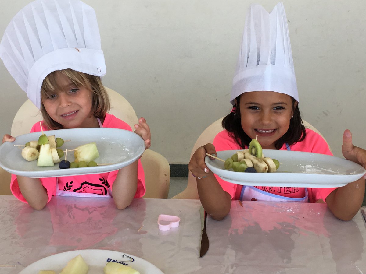 CDElPlanter's tweet photo. 🤔 ¿Qué tenemos hoy de postre? 🥝
🙌 ¡Fantástico el plato que nos han preparado nuestras niñas en el #CampusDancingChef! 👏
#ElPlanterDV7 https://t.co/dBdu5Zp5M4