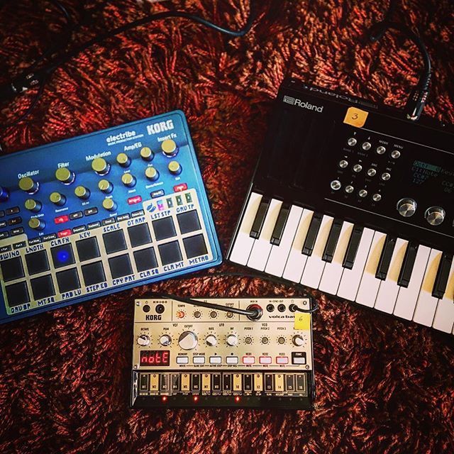 #Repost @royalsatin
・・・
New mini rig for outdoor stuff. Batteries included 😎👊🇬🇧
#electribelovers #korg #electribe #electribe2 instagram.com/p/BlA3R4ugKai/