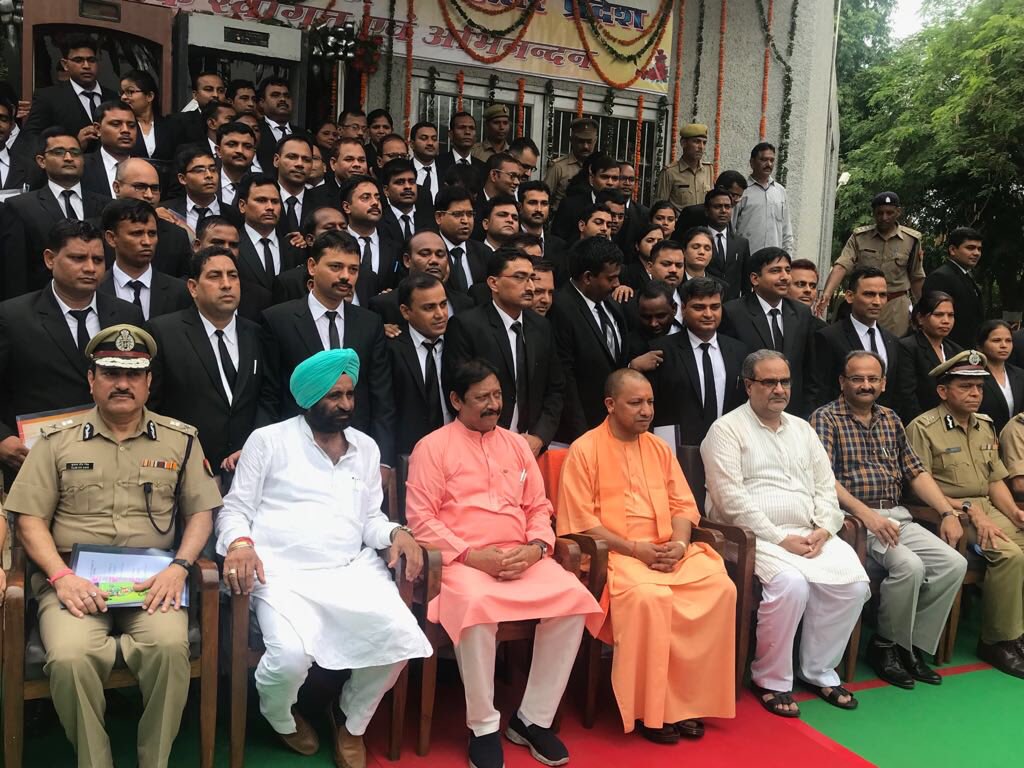 UP POLICE (@uppolice) on Twitter photo मा० मुख्यमंत्री, उ०प्र० <a href="/myogiadityanath/">Yogi Adityanath</a> द्वारा आज दिनांक 9/7/18 को डॉ.बी.आर. अम्बेडकर उ.प्र. पुलिस अकादमी में 231 सहायक अभियोजन अधिकारियों के 03 माह के आधारभूत प्रशिक्षण का समापन किया गया तथा उनके उज्जवल भविष्य के लिए शुभकामनाएं दी गईं। #uppolice मा० मुख्यमंत्री, उ०प्र० <a href="/myogiadityanath/">Yogi Adityanath</a> द्वारा आज दिनांक 9/7/18 को डॉ.बी.आर. अम्बेडकर उ.प्र. पुलिस अकादमी में 231 सहायक अभियोजन अधिकारियों के 03 माह के आधारभूत प्रशिक्षण का समापन किया गया तथा उनके उज्जवल भविष्य के लिए शुभकामनाएं दी गईं। #uppolice