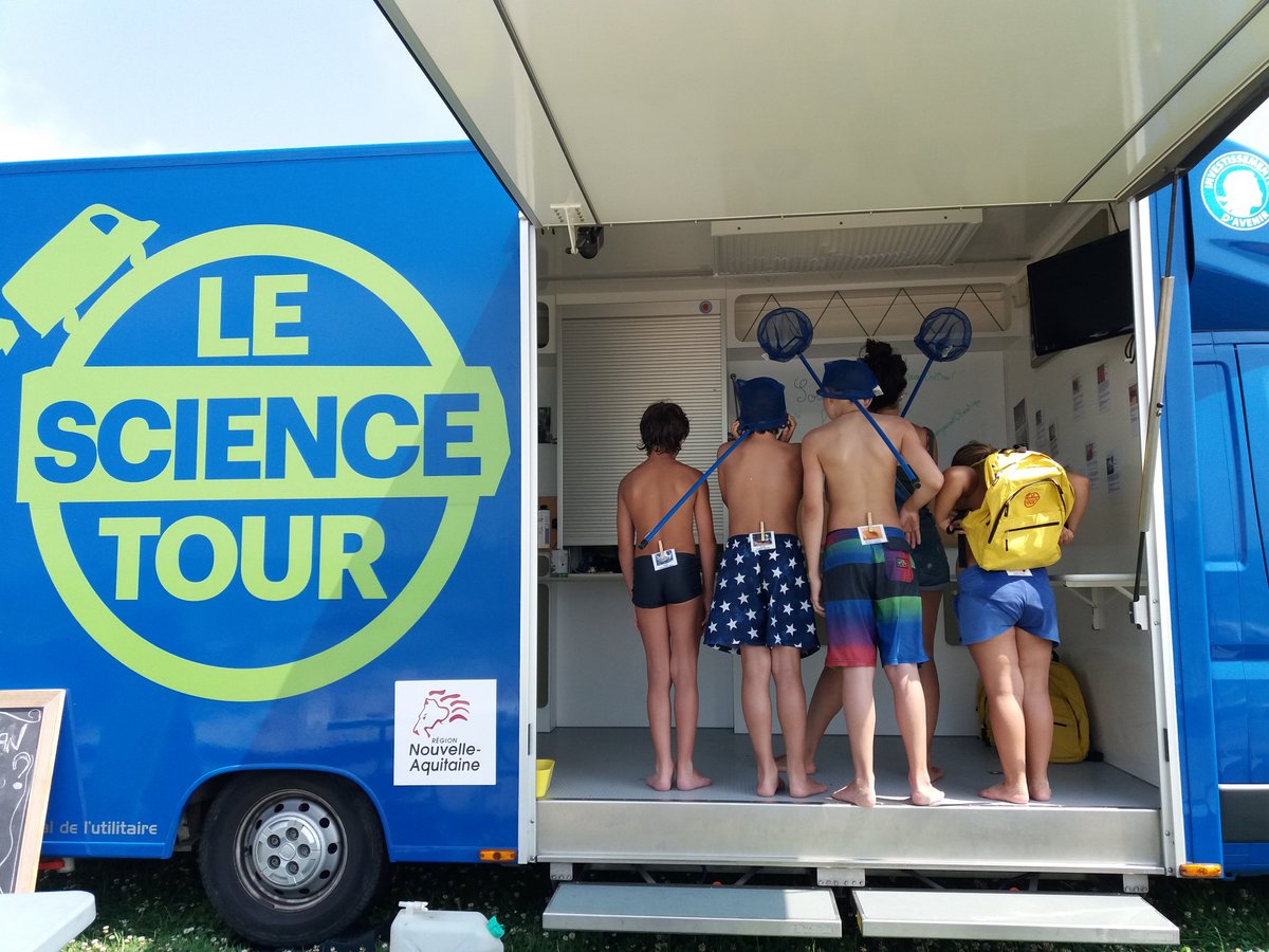 RobertutilitR's tweet photo. Robert de retour à la #plage de @Ville2Biarritz jusque vendredi ! #jeux, #experiences, #exploration pour découvrir et comprendre les secrets de l'océan. Allez viens ça va être #fun ! #APDNA64 @apdnaq @debrouillotwit @departement64 @NvelleAquitaine https://t.co/bnZUmTEEqm
