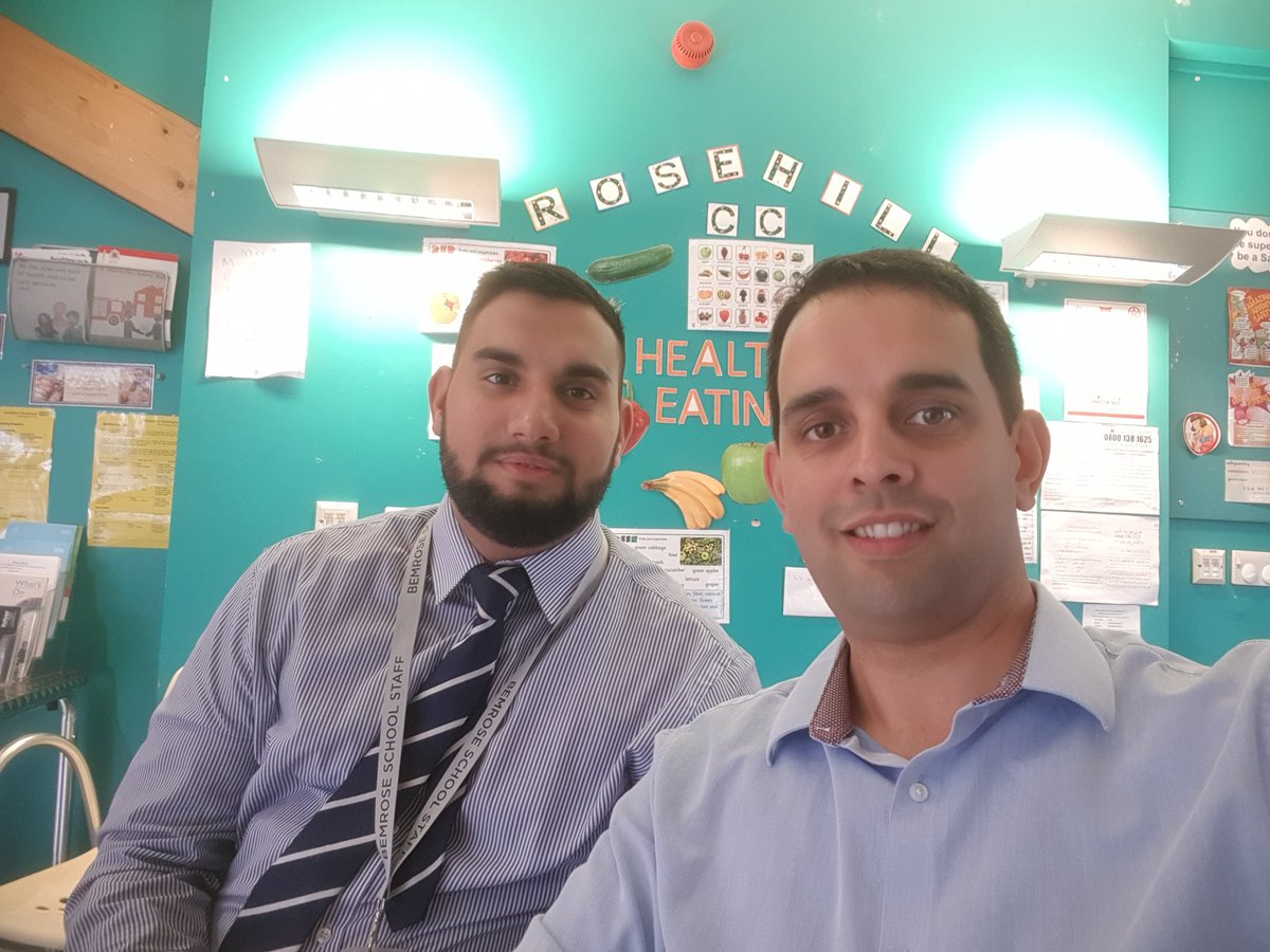 Speaking to parents today at Bemrose school in Derby about raising aspiration of young Roma student and increasing parental engagement. 
In picture with Antonin Stojka, Head of House at the school.