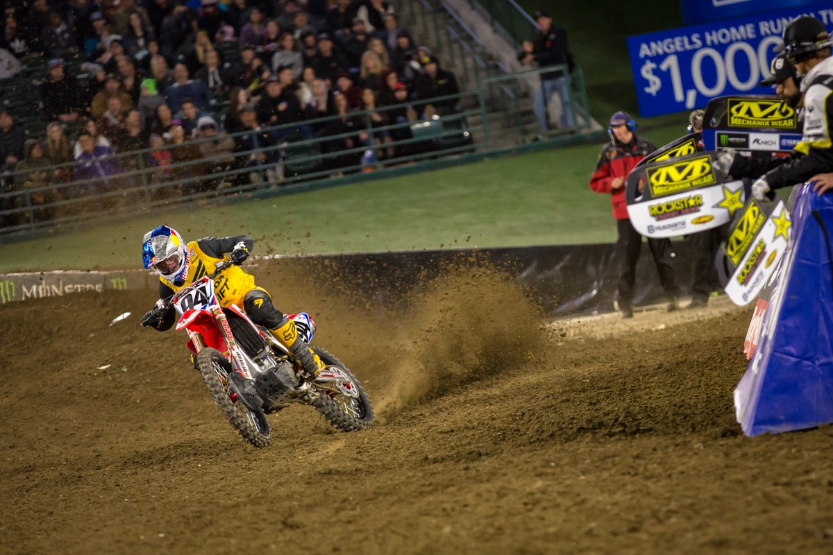 Retweet and help us congratulate <a href="/KenRoczen94/">Ken Roczen</a> on returning to victory in the 1st moto at Red Bud last weekend! His last <a href="/MonsterEnergy/">Monster Energy</a> Supercross win was at San Diego 2017 before his infamous crash. Never give up! #MondayMotivation #SupercrossLIVE