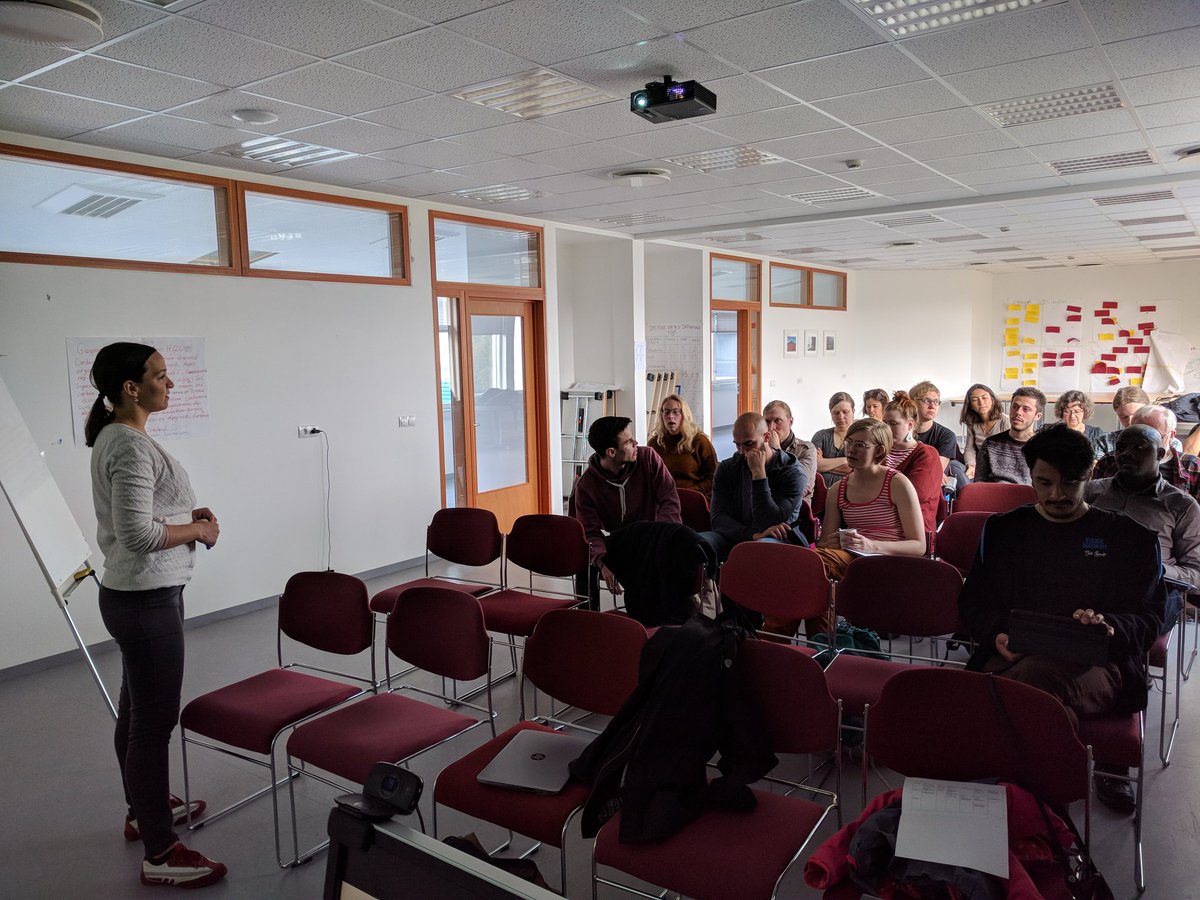 KatjaLauri's tweet photo. #ArcticCourse morning observatory: Nuuk could become the first capital of the world with only electric cars. https://t.co/95uP1aRFeY
