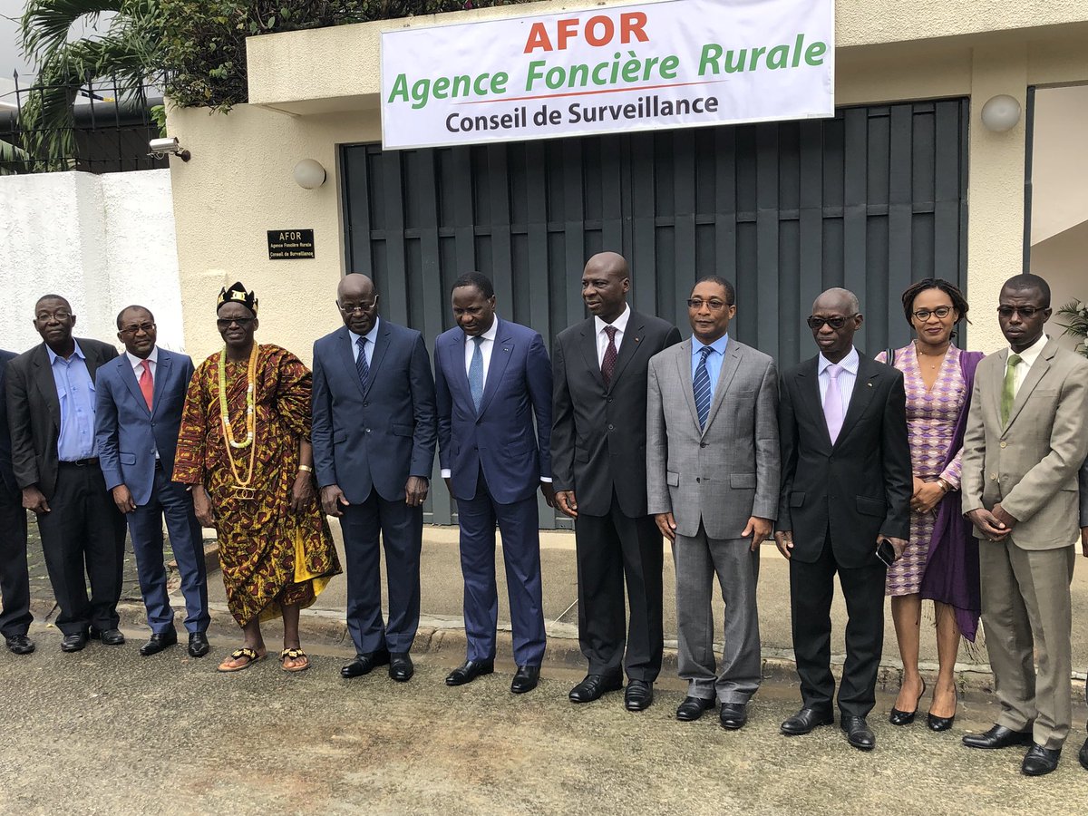 sangafowa_SMC's tweet photo. Le Ministre de l’agriculture et du développement Rural @sangm64 en visite dans les locaux du conseil de surveillance de l’agence Foncière Rurale #AFOR @PPGouvCI @Gouvci @Presidenceci  #team225 #civ225 https://t.co/wOZWv0uCvh