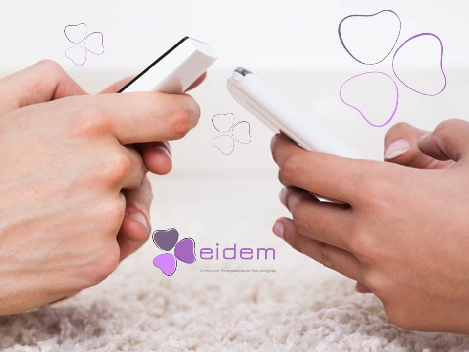 igalilea1's tweet photo. Hay quien piensa que si no hay contacto físico, no es infidelidad. Cada pareja tiene sus reglas, pero el sexting está detrás de muchas crisis de pareja. 
https://t.co/VRpu5gt0RQ https://t.co/lREs3VnsYw