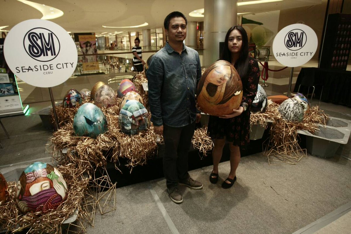 manilabulletin's tweet photo. LOOK: Happy Garaje team Johanna Velasco-Deutsch and Mark Deutsch show their painted egg for the launch of Manila Bulletin X SM Seaside City #MBhatch display in Mountain wing area that will run July 9 to 23. | via @JuanCarloDeVel3 https://t.co/KCQyDlyzqF